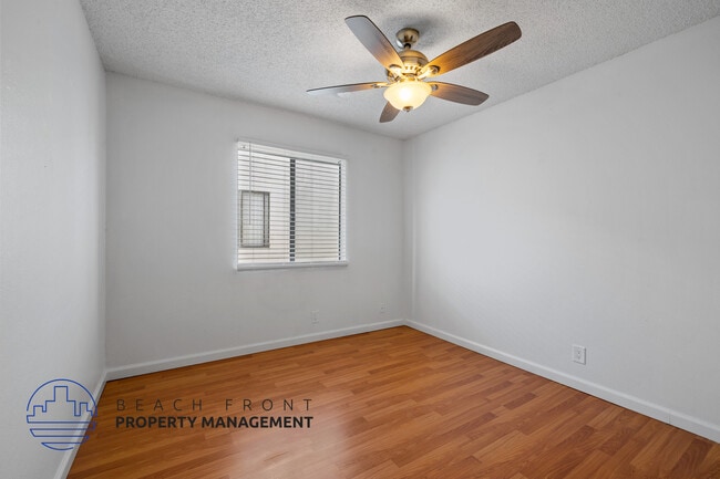2763 San Marino St. in Los Angeles, CA - Foto de edificio - Building Photo