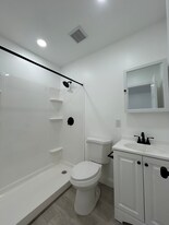 343 Town Line Rd, Unit East Northport Apartment in East Northport, NY - Building Photo