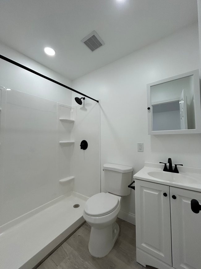 343 Town Line Rd, Unit East Northport Apartment