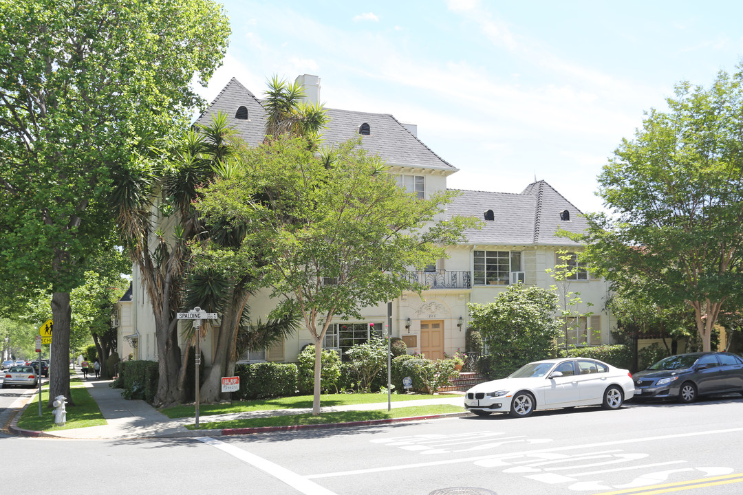200 S Spalding Dr in Beverly Hills, CA - Foto de edificio