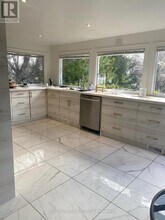 11 Morton Ave in East Gwillimbury, ON - Building Photo - Building Photo