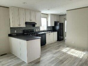 145 Lynn Ln in Mankato, MN - Building Photo - Building Photo