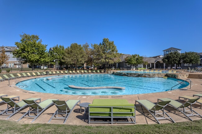 Woodlands of College Station in College Station, TX - Building Photo - Building Photo