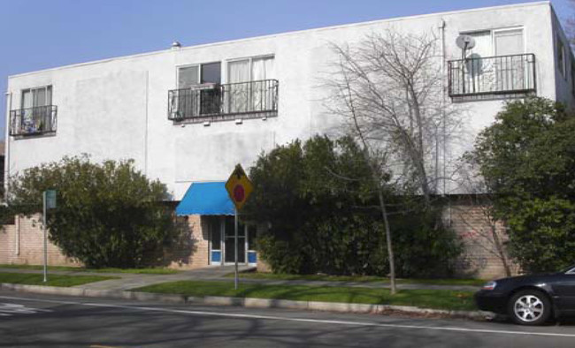 T Street Apartments in Sacramento, CA - Building Photo - Building Photo