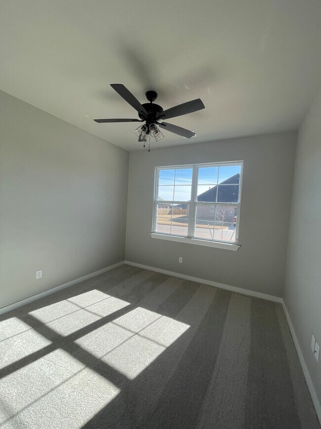 11237 SW 30th St in Yukon, OK - Building Photo - Building Photo