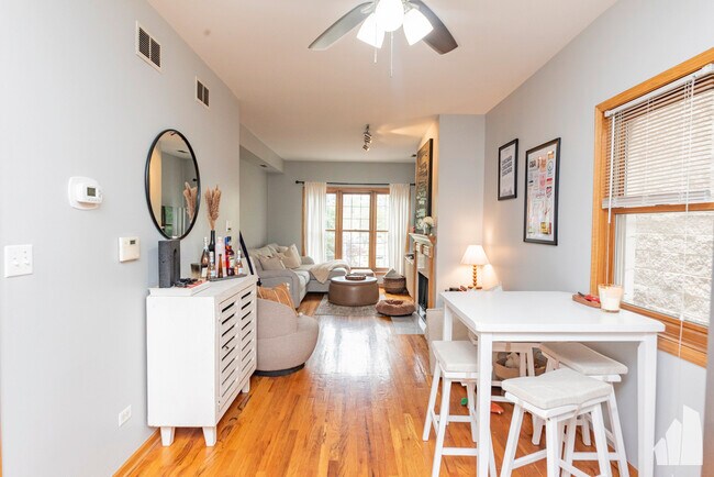 844 N Wood St, Unit 1 in Chicago, IL - Building Photo - Building Photo