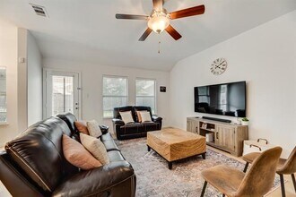 2404 Castle Creek Dr in Little Elm, TX - Building Photo - Building Photo