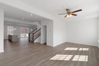 Stonebridge Townhomes in Bridgeport, WV - Foto de edificio - Building Photo