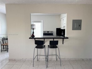 816 NE 10th St in Hallandale Beach, FL - Building Photo - Building Photo