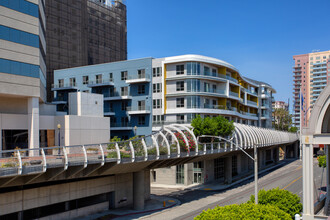 The Crest in Long Beach, CA - Foto de edificio - Building Photo