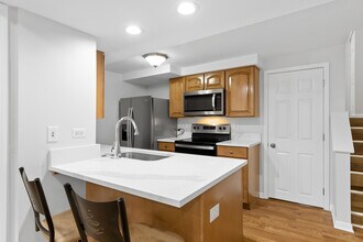 8824 Robin Dr in Des Plaines, IL - Building Photo - Building Photo