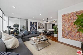 7960 Selma Ave in Los Angeles, CA - Building Photo - Building Photo