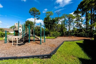 3675 Stone Way in Estero, FL - Foto de edificio - Building Photo