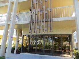 121 Island Way in Clearwater, FL - Building Photo