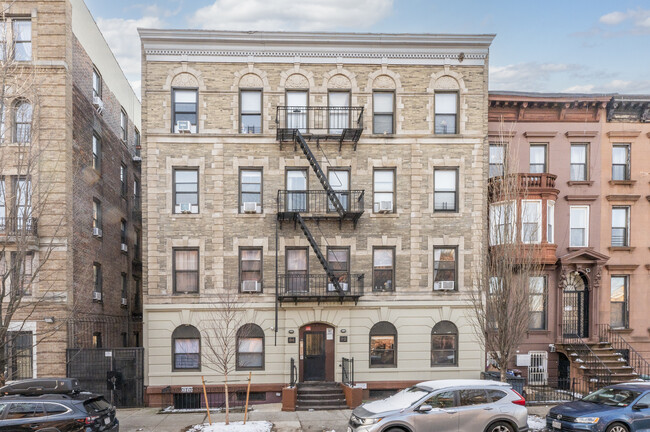 82 Downing St in Brooklyn, NY - Foto de edificio - Building Photo