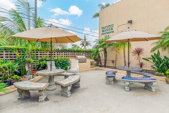 Pacific Manor Apartments in Encinitas, CA - Building Photo - Building Photo