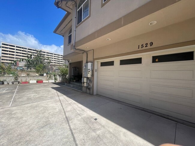 1529 Auld Ln in Honolulu, HI - Building Photo - Building Photo