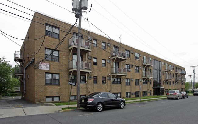 50 W Harriet Ave Apartments/ J & M Builders