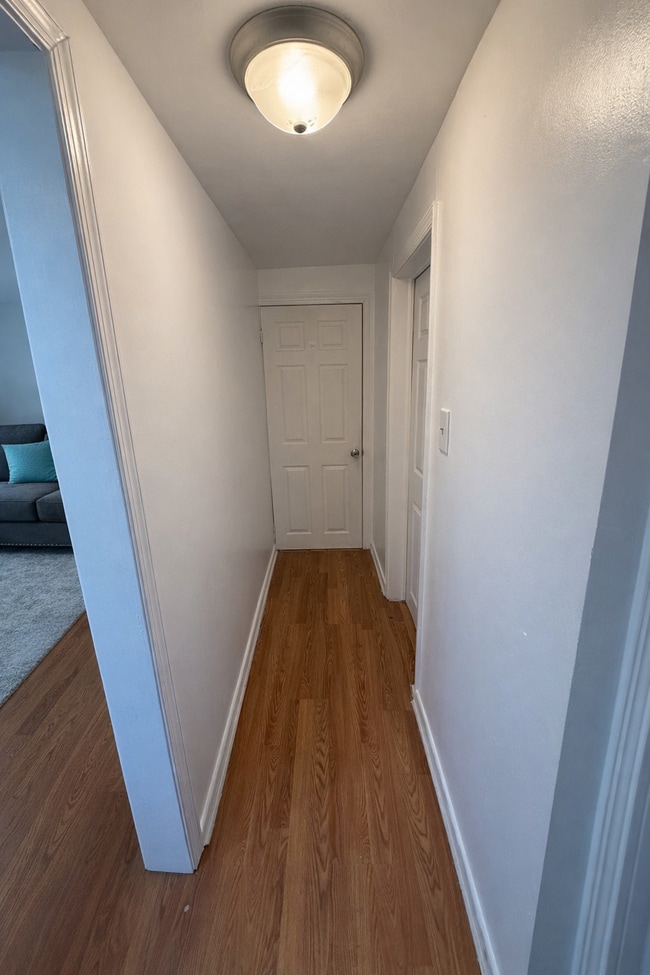 3933 James St, Unit 2nd Floor in Drexel Hill, PA - Foto de edificio - Building Photo