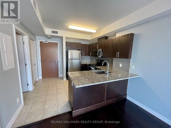 242-2242 Rideau St in Ottawa, ON - Building Photo - Building Photo