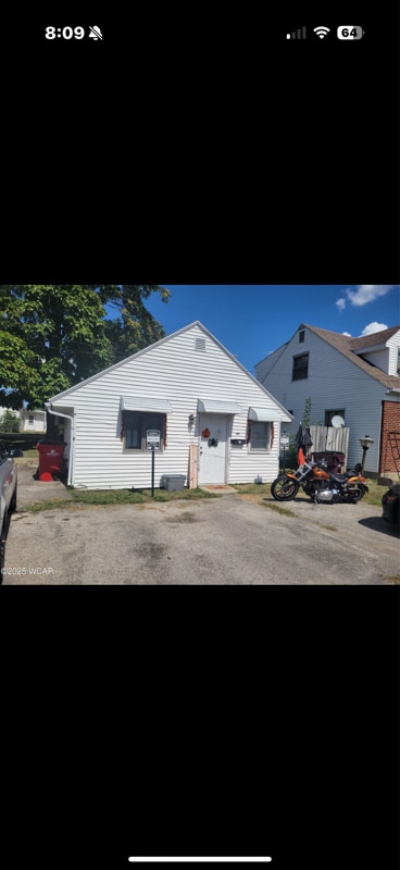 property at 304 E Lehr Ave