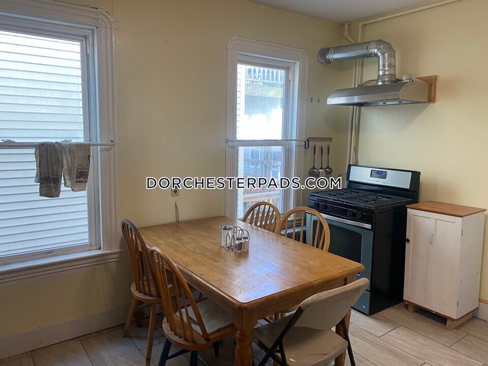 52 Crescent Ave-Unit -2 in Boston, MA - Foto de edificio