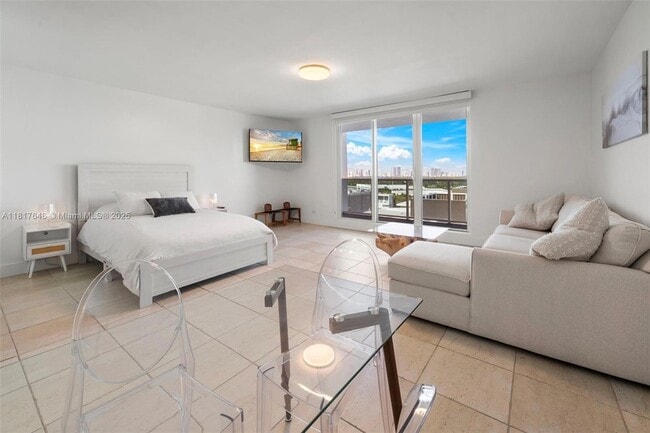 2301 Collins Ave, Unit 1229 in Miami Beach, FL - Building Photo - Building Photo