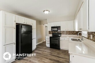 5211 Eugene Way in Louisville, KY - Foto de edificio - Building Photo