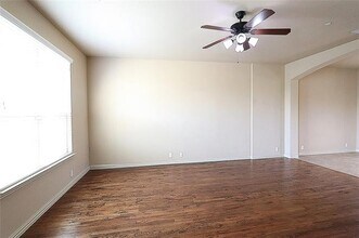 2155 Mcparland Ct in Carrollton, TX - Foto de edificio - Building Photo