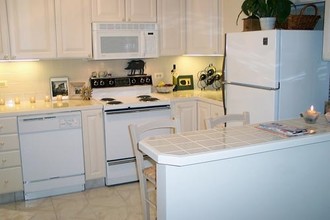 Shore Club in St. Clair Shores, MI - Foto de edificio - Interior Photo