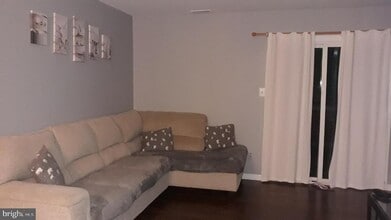 4154 Pleasant Meadow Ct in Chantilly, VA - Building Photo - Building Photo