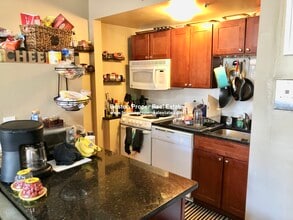 337 Beacon St, Unit 7 in Boston, MA - Building Photo - Building Photo