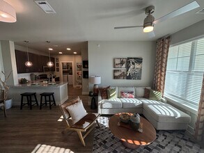 425 El Rio St in San Marcos, TX - Building Photo - Building Photo