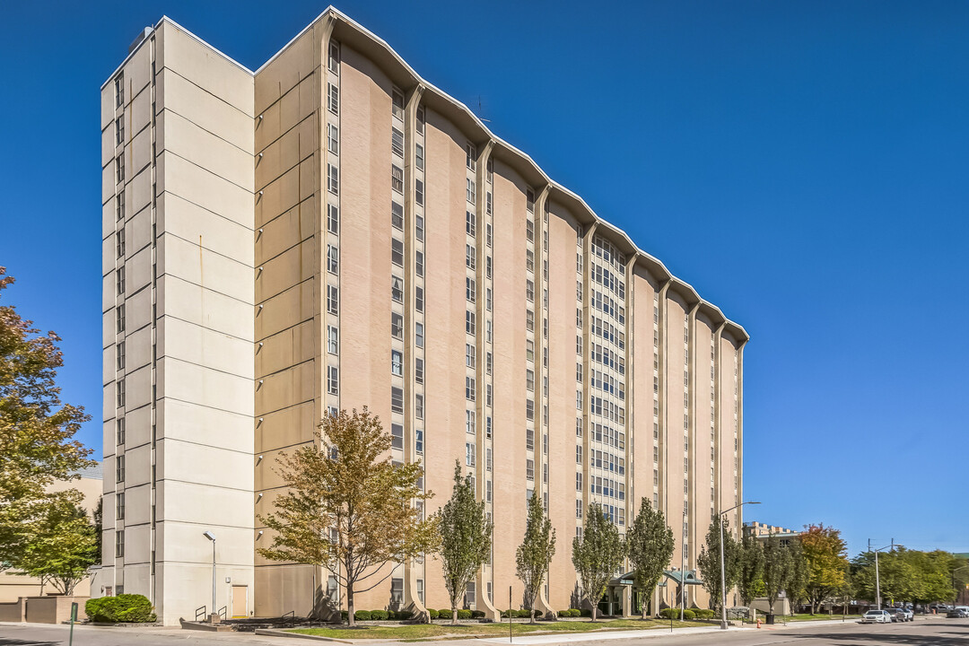 Nazareth Towers-62 & Older in Columbus, OH - Foto de edificio