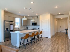 2181 Brighton Dr in Hollister, CA - Building Photo - Building Photo