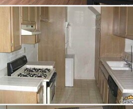 7050 Vassar Ave, Unit 14 in Canoga Park, CA - Building Photo - Building Photo