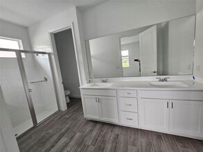 5729 Graceful Wy in Delray Beach, FL - Foto de edificio - Building Photo