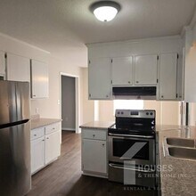 28 Shore Dr in Greenville, SC - Building Photo - Building Photo