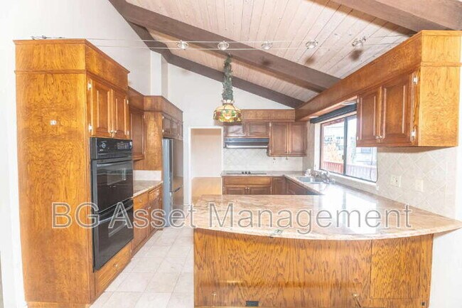 180 Somerset Rd in Piedmont, CA - Building Photo - Building Photo