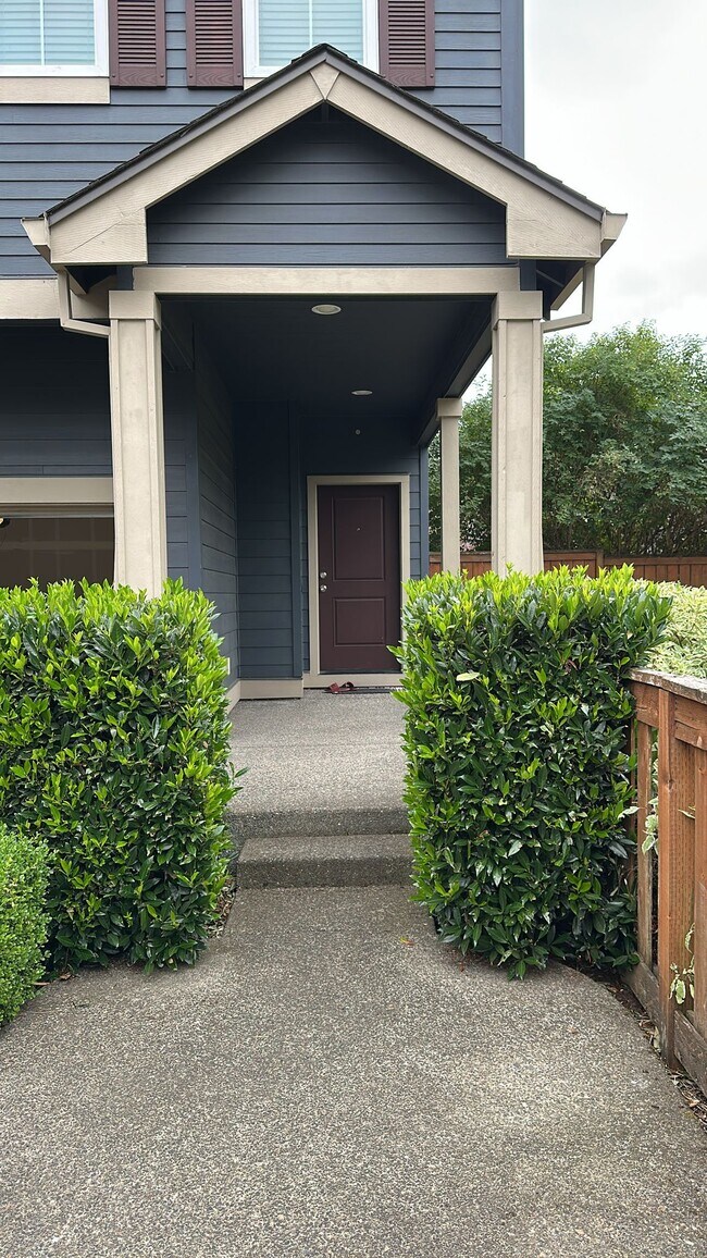 804 SW Windrose Terrace