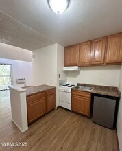 2450 Lymbery St, Unit 327 in Reno, NV - Building Photo - Building Photo
