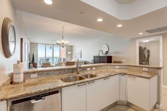 2650 Lake Shore Dr in Riviera Beach, FL - Building Photo - Building Photo