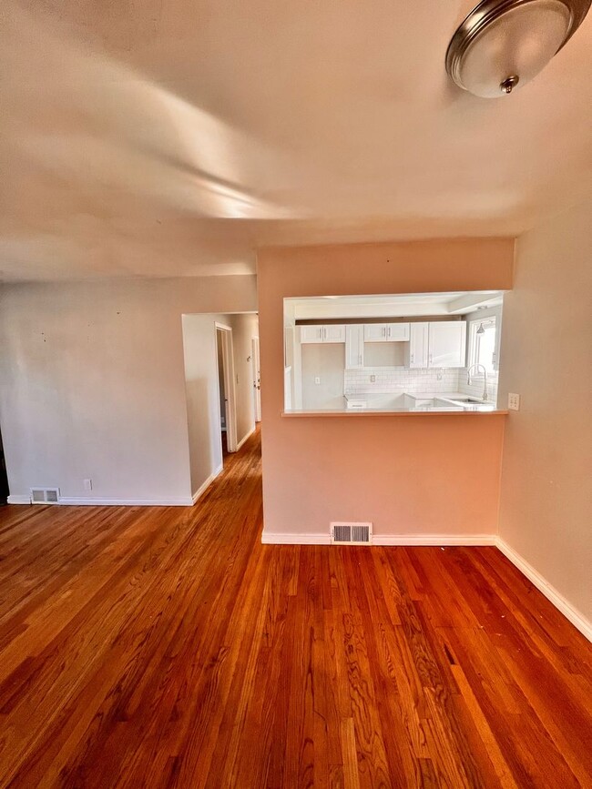 3327 Melwood Dr in Melvindale, MI - Building Photo - Building Photo