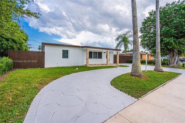 11350 SW 51st St in Miami, FL - Foto de edificio - Building Photo