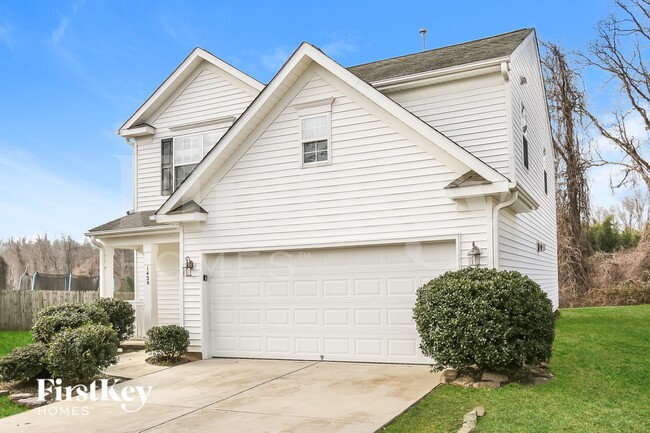 1428 Paulonia Way in McLeansville, NC - Foto de edificio - Building Photo