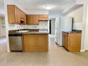 4023 Tanglewood Dr in Floyds Knobs, IN - Building Photo - Building Photo