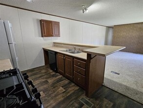 308 Bay Port Cir in Springport, MI - Building Photo - Building Photo