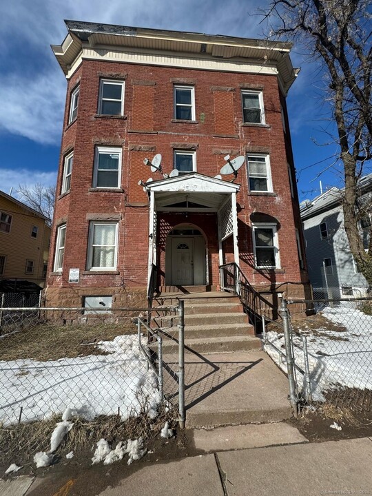 44-46-46 Bond St in Hartford, CT - Building Photo