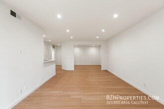 200 N Almont Dr, Unit 104 in Beverly Hills, CA - Foto de edificio - Building Photo