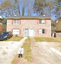 5356 Ridgemere Ct in Stone Mountain, GA - Building Photo